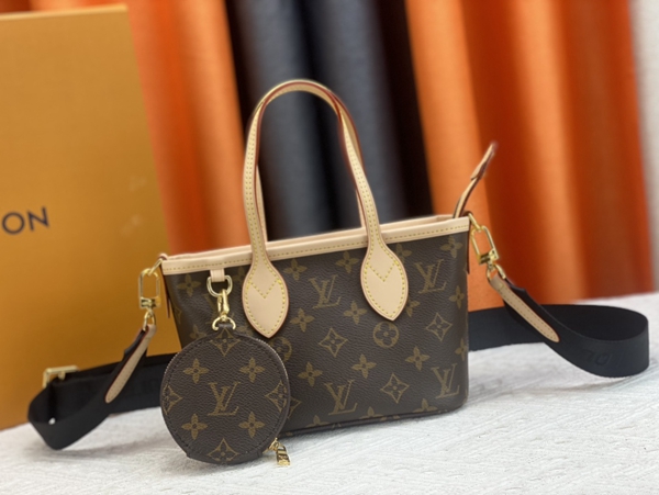 ルイヴィトンバッグ背面デザイン